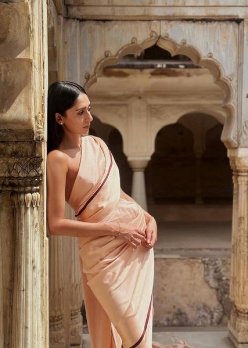 24-Летняя принцесса гаурави кумари из Джайпура стала новым амбассадором бренда Jimmy Choo. 01