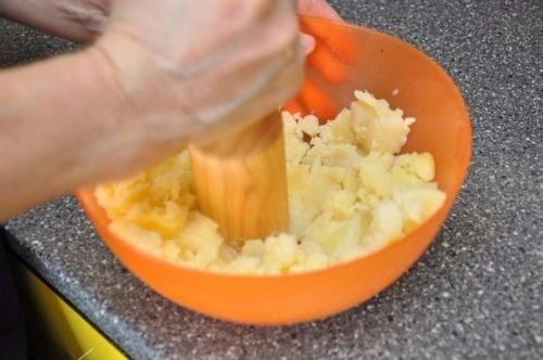 Картофельные котлеты с грибной подливкой. 02