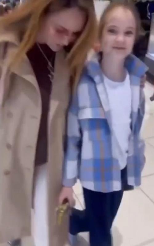 Певица МакSим кадры с подросшими дочерьми показала. 01