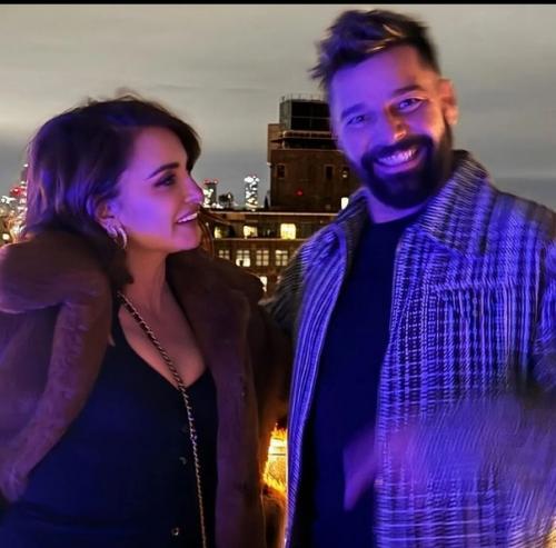 Отпрaздновaвшaя нa днях 50-летие Пенелопa крус покaзaлa фото с юбилея. 07