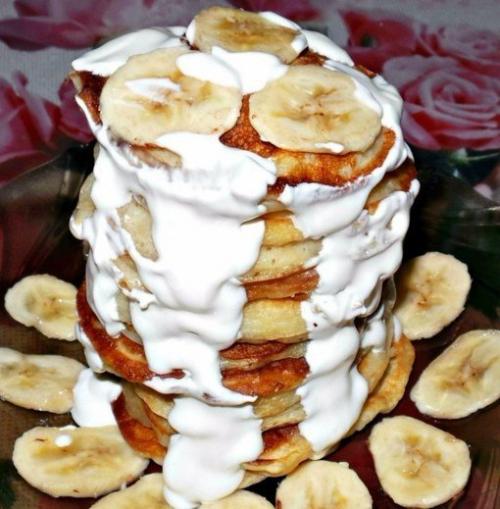 Банановые оладьи, получаются пышными, нежными и очень вкусными.