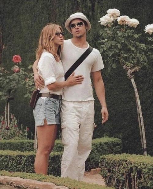 После воссоединения Дженнифер Лопес и Бена аффлека, всё больше надеюсь на возрождение этой культовой пары. 03