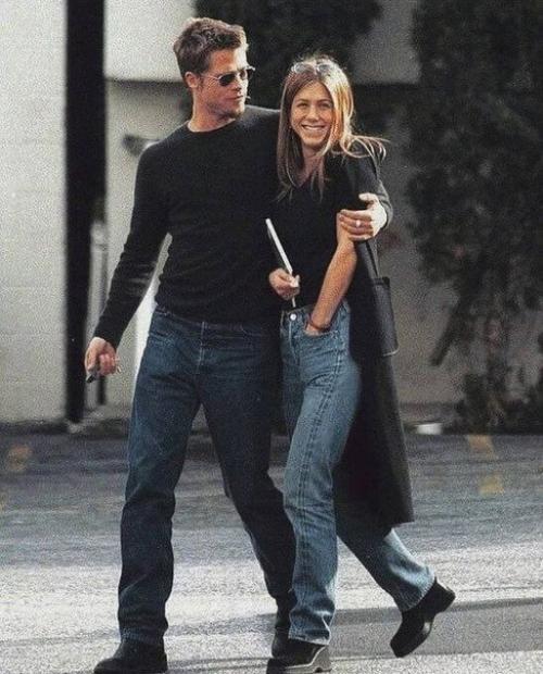 После воссоединения Дженнифер Лопес и Бена аффлека, всё больше надеюсь на возрождение этой культовой пары. 05