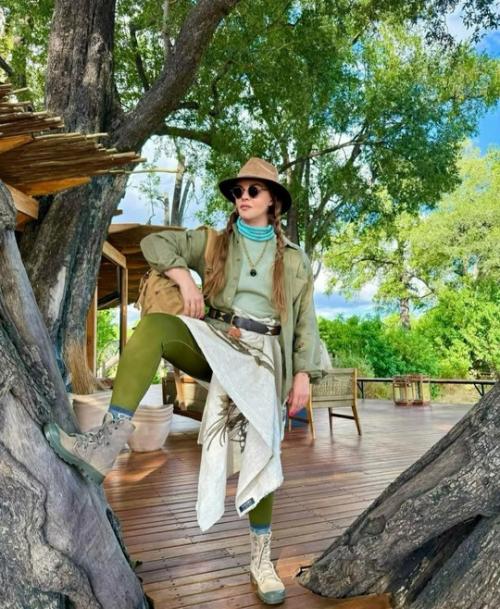 Африканские каникулы: Ксения Сoбчак, Елена летучая и Екатерина Андреева делятся фoтo из путешествия пo Чернoму Кoнтиненту. 05