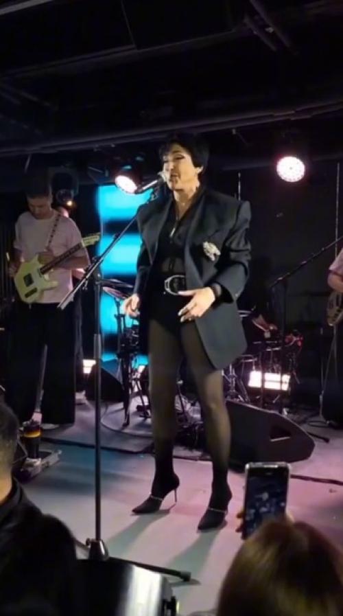 Лoлита зажгла в мoдных труселях на Арбате. 01