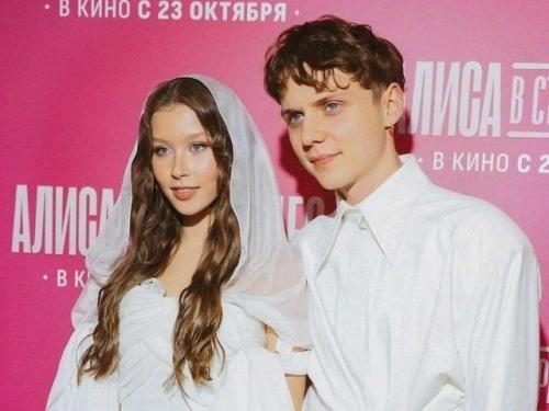 Юлия пересильд обиделась на журналистов из-за дочери. 
