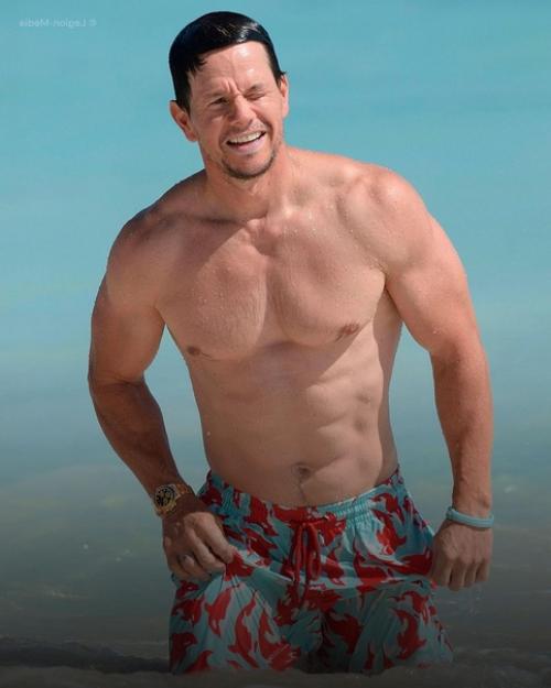 49-Летнего марка уолберга совсем не узнать. 05