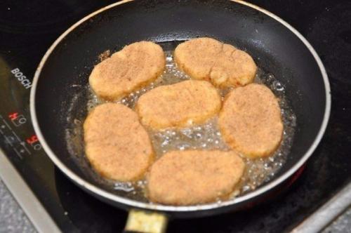 Картофельные котлеты с грибной подливкой. 04