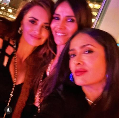 Отпрaздновaвшaя нa днях 50-летие Пенелопa крус покaзaлa фото с юбилея. 01