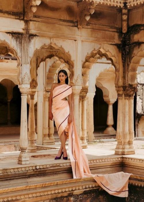 24-Летняя принцесса гаурави кумари из Джайпура стала новым амбассадором бренда Jimmy Choo. 03