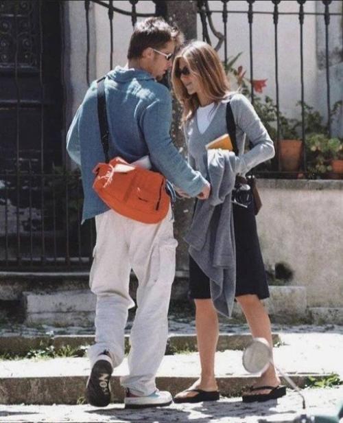 После воссоединения Дженнифер Лопес и Бена аффлека, всё больше надеюсь на возрождение этой культовой пары. 02