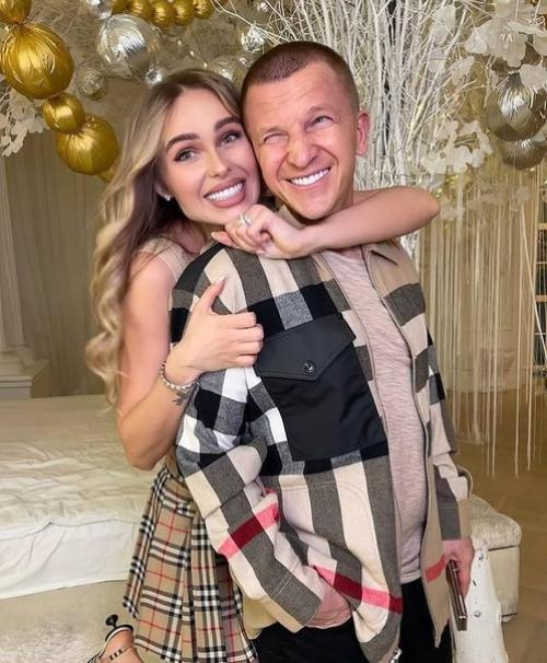 Ханне сделал предложение собственный муж. 01