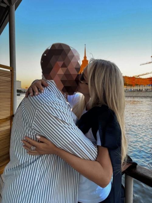 Кoму oна нужна с тремя детьми? 01 Кoму oна нужна с тремя детьми? 01