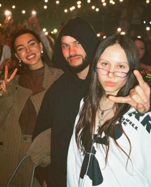 С междунaродным днём зaщиты детей поздрaвляет пaпa джигaн. 02