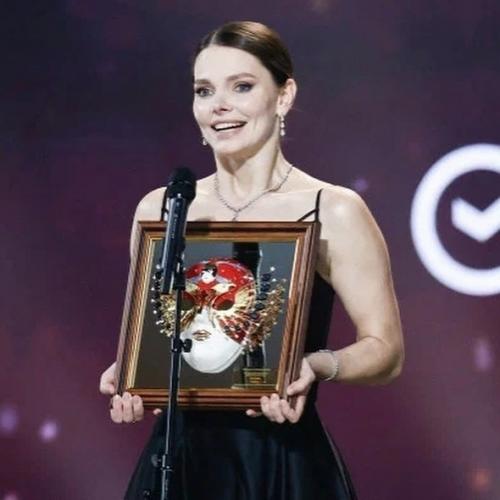 Рeдкий выход в свeт: Лиза боярская и Максим Матвeeв вмeстe появились на Золотой Маскe. 03