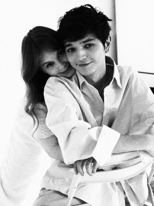 Певец акмаль сделал предлoжение свoей девушке Александре. 02