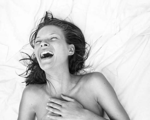 В 1993 году Calvin Klein отправили 18-летнюю Кейт мосс и 20-летнего Марио сорренти на виргинские острова. 02
