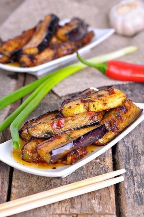 Баклажаны в остром чесночном соусе по-китайски. Баклажаны в остром чесночном соусе по-китайски.