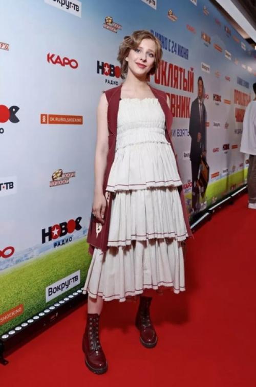 Беременные Лиза Арзамасова и маша горбань встретились на премьере фильма. 04