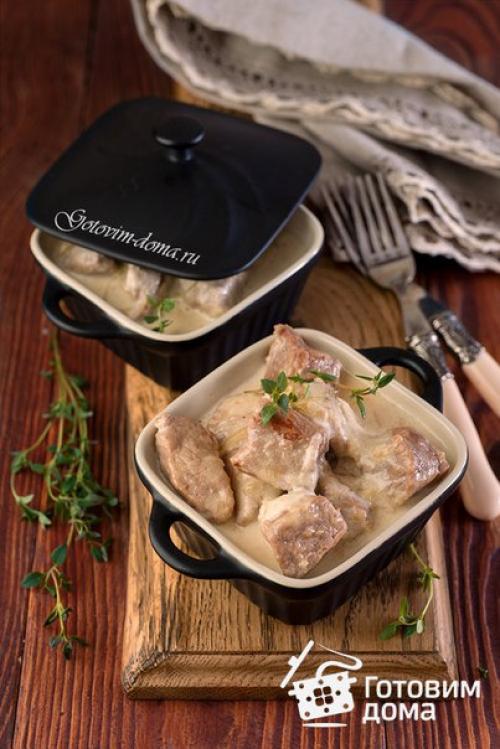 Телятина, тушенная со сливками и вином.