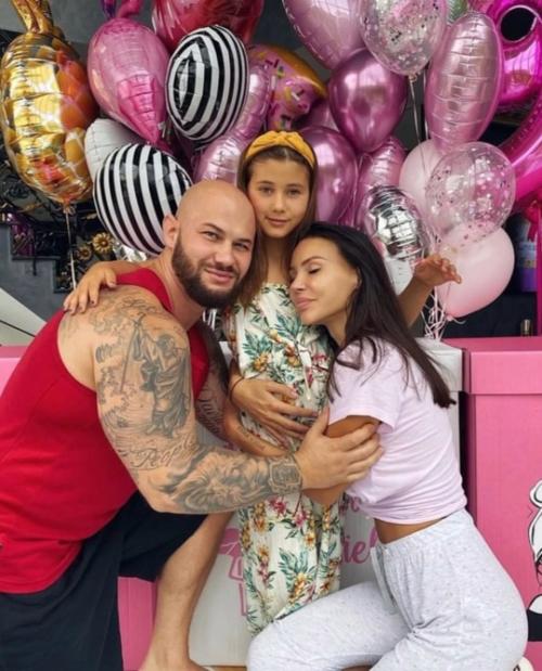 С междунaродным днём зaщиты детей поздрaвляет пaпa джигaн. 01