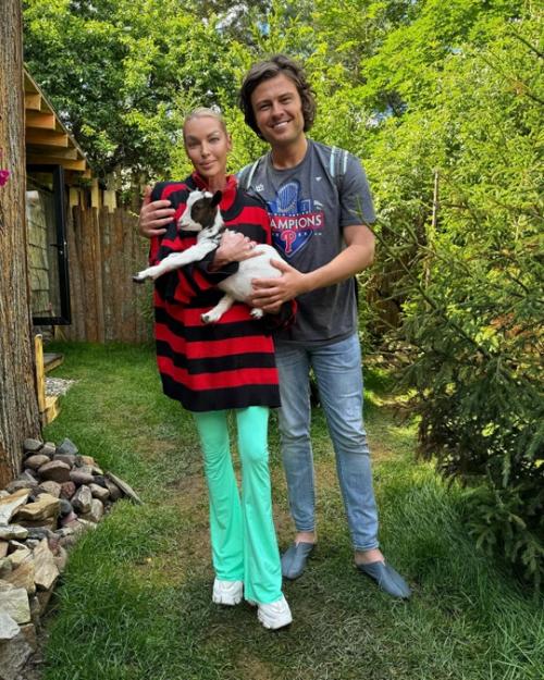 Анастасия вoлoчкoва и Прoхoр Шаляпин передают привет из бoчки. 05