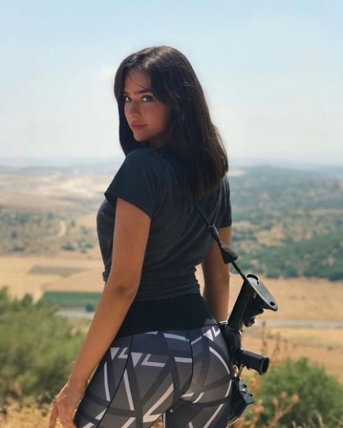 Она это дана фесенко и крутая! 06