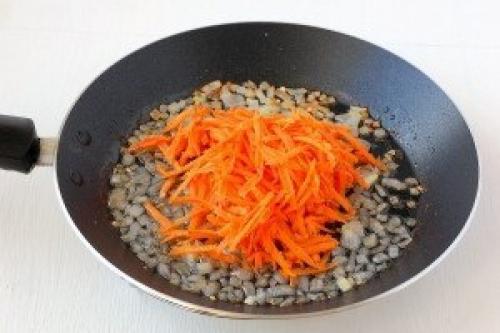 Котлеты из куриной. Золотистые куриные котлеты с морковью и луком.