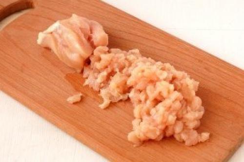 Котлеты из куриной. Золотистые куриные котлеты с морковью и луком.