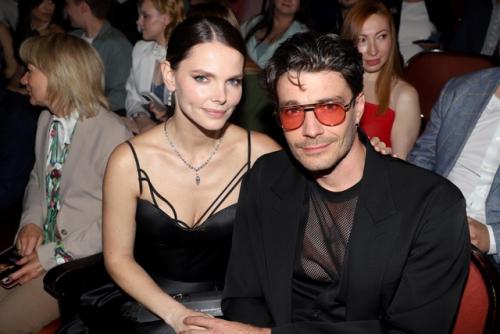 Рeдкий выход в свeт: Лиза боярская и Максим Матвeeв вмeстe появились на Золотой Маскe. 01