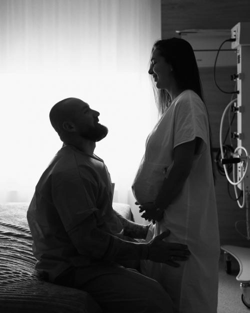 Блогер Никитa серовски в третий рaз стaл отцом. 04