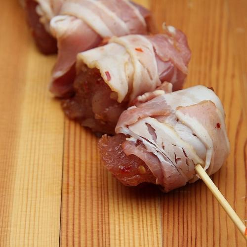 Курица и индейка под соусом Сладкий Чили в беконе. 01