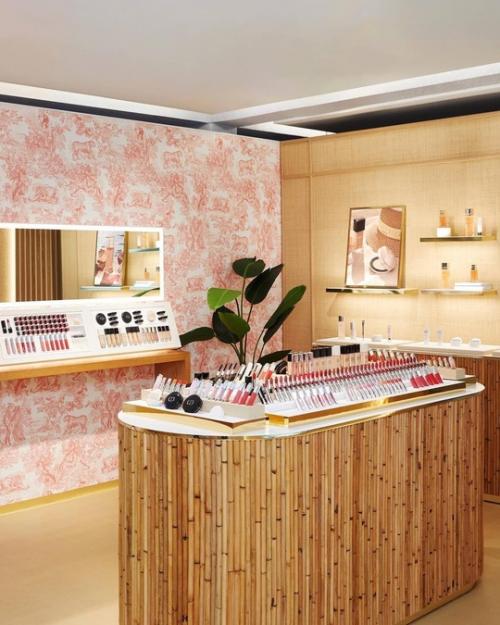 Сеул - место притяжение для всех модных брендов. 01