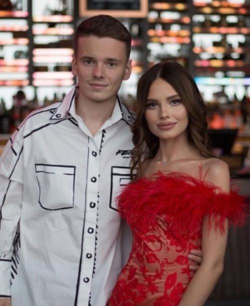 Невестка певицы Валерии рассказала о последствиях операции на руке. 02