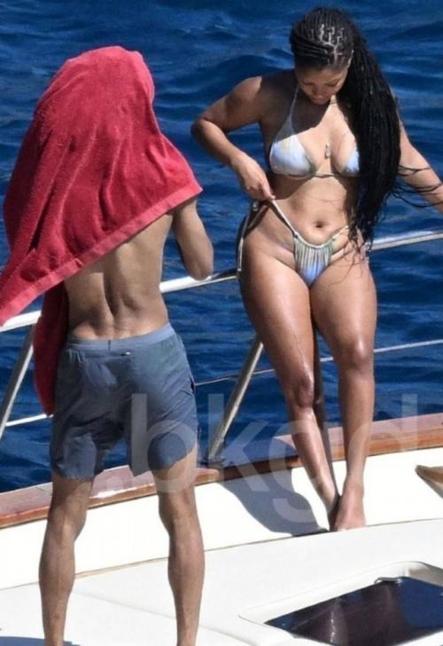 Русалочку разнесло.  Актриса хэлли бейли бока после роли Ариэль наела. 02