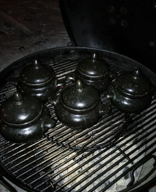 Томлёные вкуснейшие щи из квашеной капусты в керамических горшочках. 04