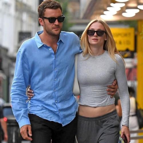 Софи Тёрнер, похоже, возобновила роман с бывшим бойфрендом, аристократом и миллиардером Перегрином пирсоном. 03