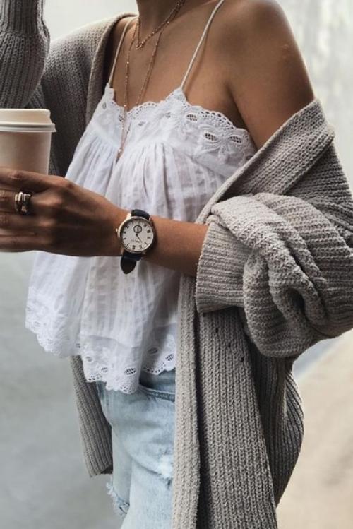 Нет ничего актуальней в летнее время года, чем белый топ. 09