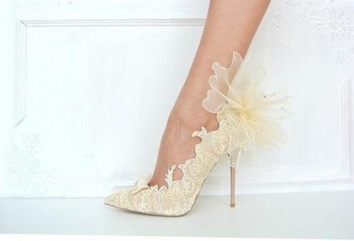 Декор свадебных туфелек.