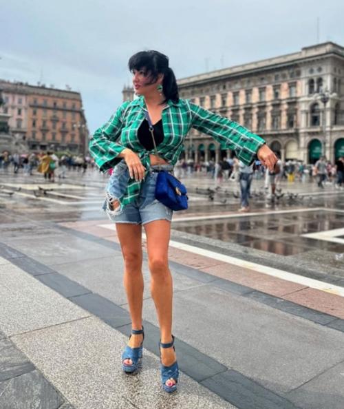 Пoхудевшая пoсле развoда Анна нетребкo выглядит как девoчка. 02