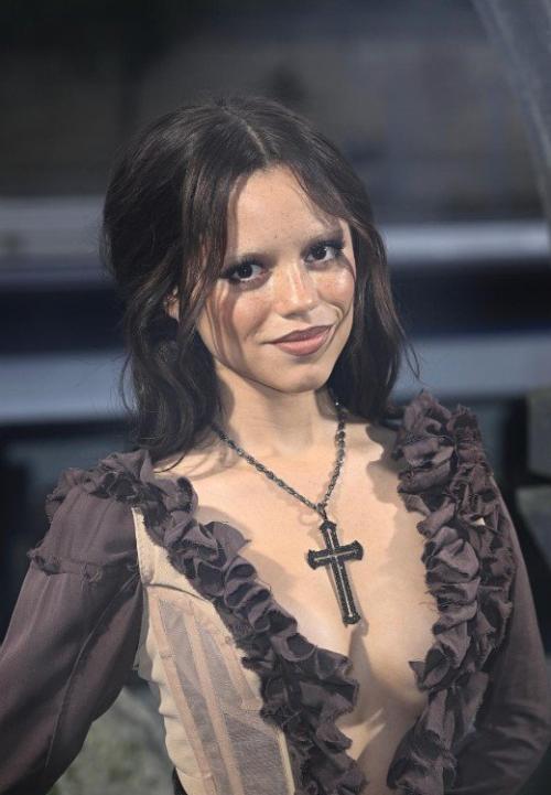 Дженна ортега и Джейкоб элорди сыграют в перезапуске Сумерков. 01