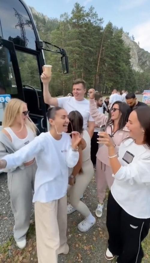 Артем Чекалин с новой возлюбленной, Бородина с Сердюковым и другие погуляли на свадьбе экс - супруга надин серовски на Алтае. 03