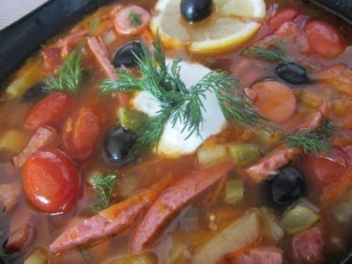 Солянка.  Ингредиенты:  - 300 гр Филе говядины.