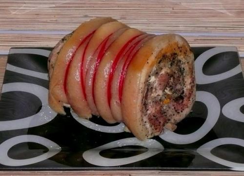 Кто не ест и не любит свинину, дальше может не читать и не смотреть … и так приступлю к рассказу приготовления мною данного рулета …. 03