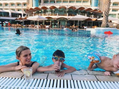 Дарья мельникова поделилась фото с подросшими сыновьями от артура смольянинова. 01