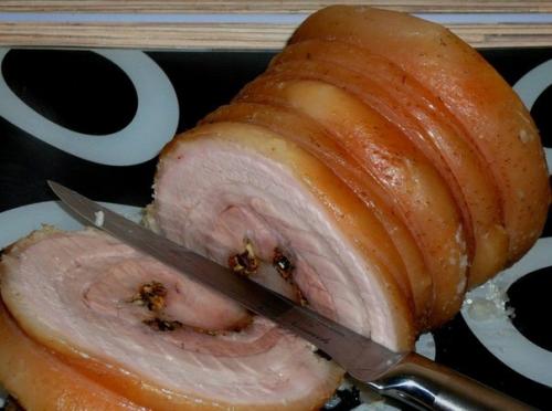 Кто не ест и не любит свинину, дальше может не читать и не смотреть … и так приступлю к рассказу приготовления мною данного рулета …. 04