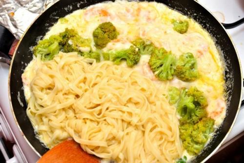 Паста с креветками и соусом Альфредо. 05 Паста с креветками и соусом Альфредо. 05