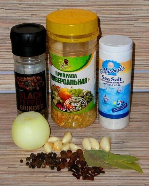 Кто не ест и не любит свинину, дальше может не читать и не смотреть … и так приступлю к рассказу приготовления мною данного рулета …. 01