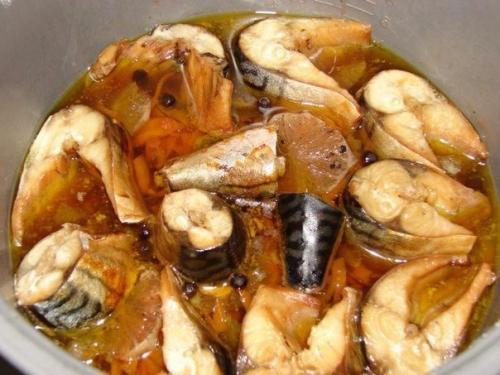 Тушеная скумбрия. Для приготовления нам понадобятся: Тушеная скумбрия. Для приготовления нам понадобятся: