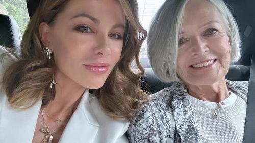 51-Летняя Кейт бекинсейл танцует со своей 77-летней мамой, актрисой Джуди Лу! 03